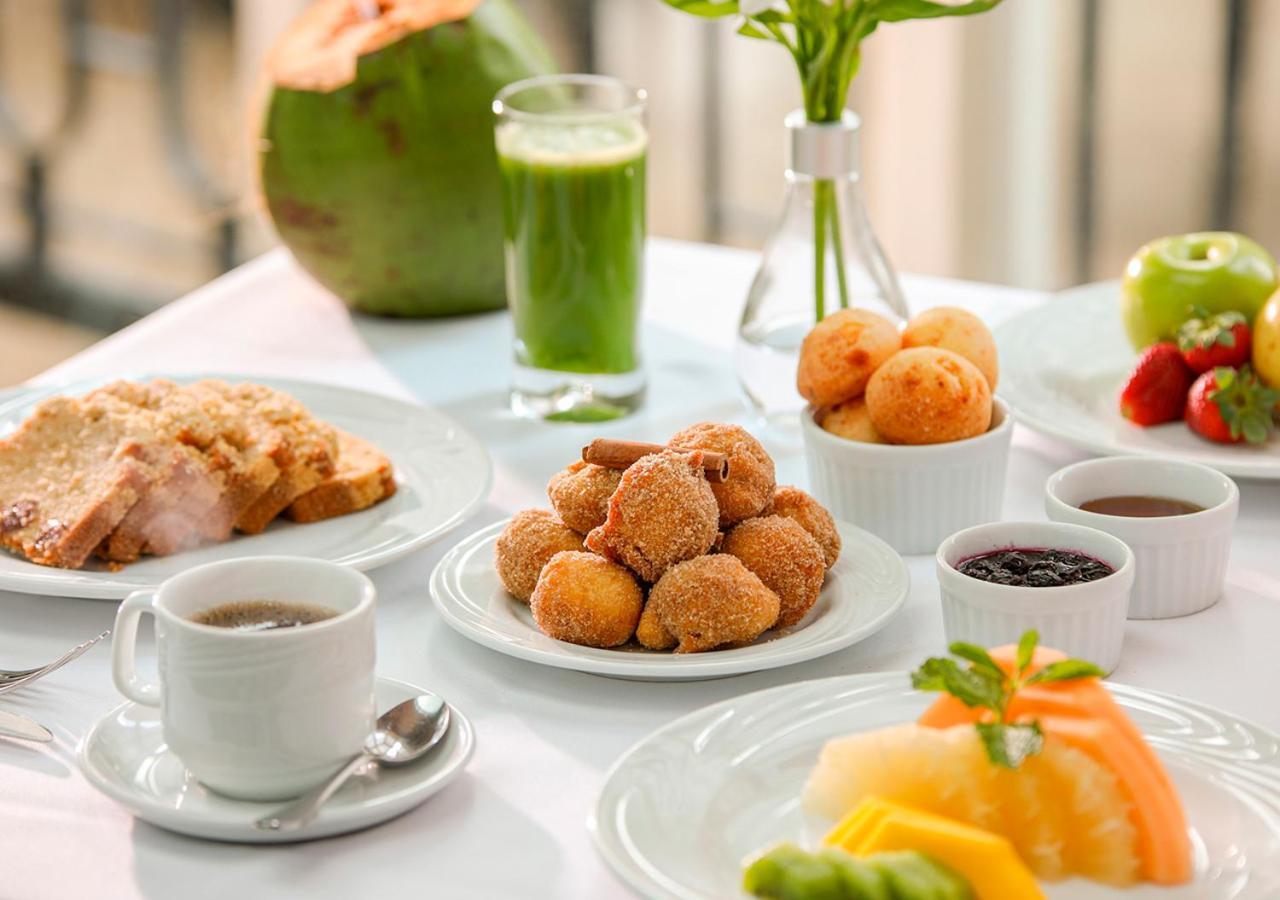 Gran Estanplaza Berrini Otel Sao Paulo Dış mekan fotoğraf A selection of Brazilian breakfast foods