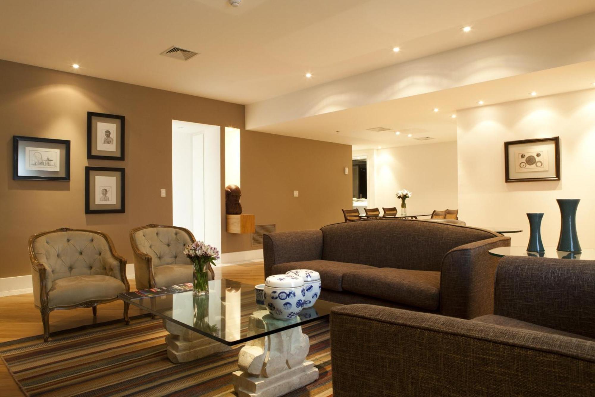 Gran Estanplaza Berrini Otel Sao Paulo Oda fotoğraf A living room with recessed lighting